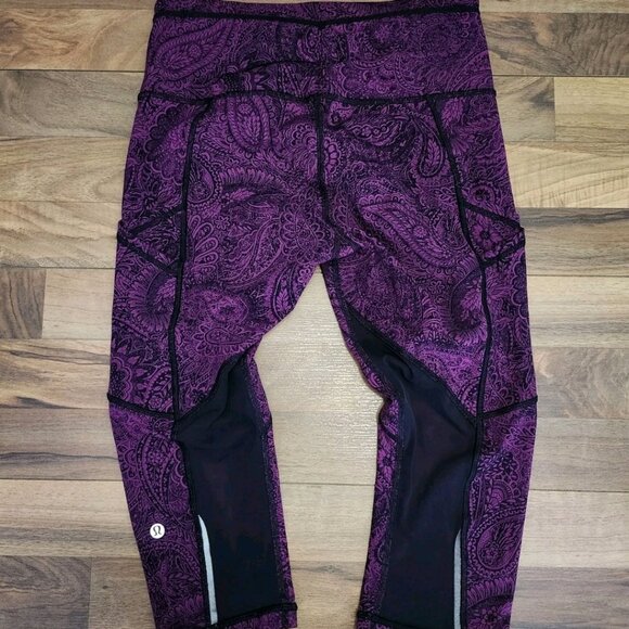 Lululemon Outrun 17" Crop Leggings in Antique Paisley Deep Fuschia Black Size 6 - Picture 1 of 10